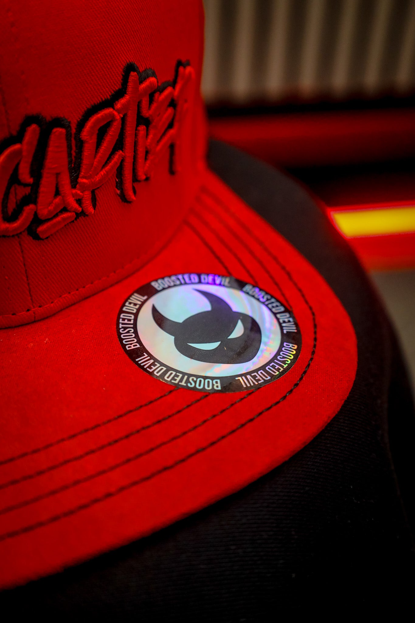 Premium Snapback Cap - ROT - Exklusives Design mit Alcantara-Schirm - LIMITIERT