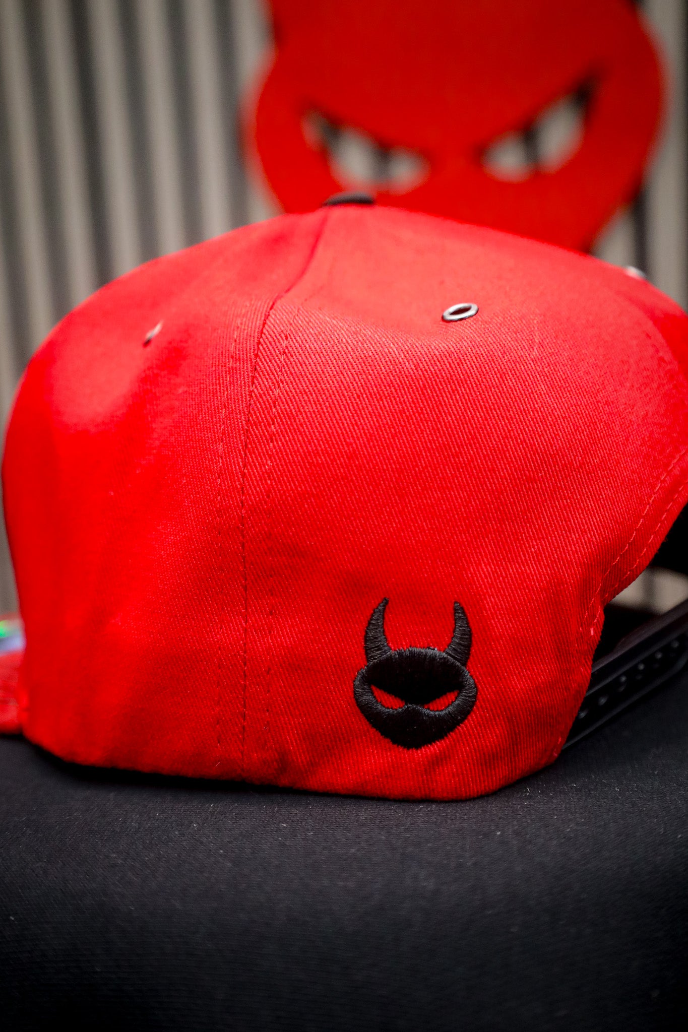 Premium Snapback Cap - ROT - Exklusives Design mit Alcantara-Schirm - LIMITIERT