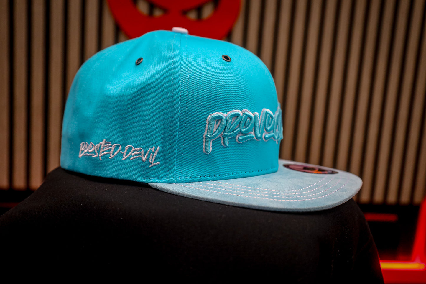 Premium Snapback Cap - BABYBLAU - Exklusives Design mit Alcantara-Schirm - LIMITIERT