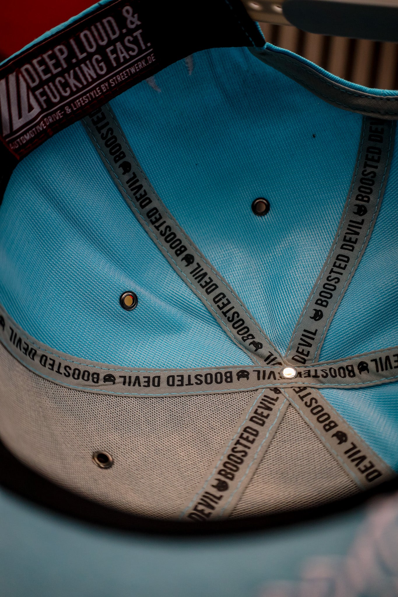 Premium Snapback Cap - BABYBLAU - Exklusives Design mit Alcantara-Schirm - LIMITIERT