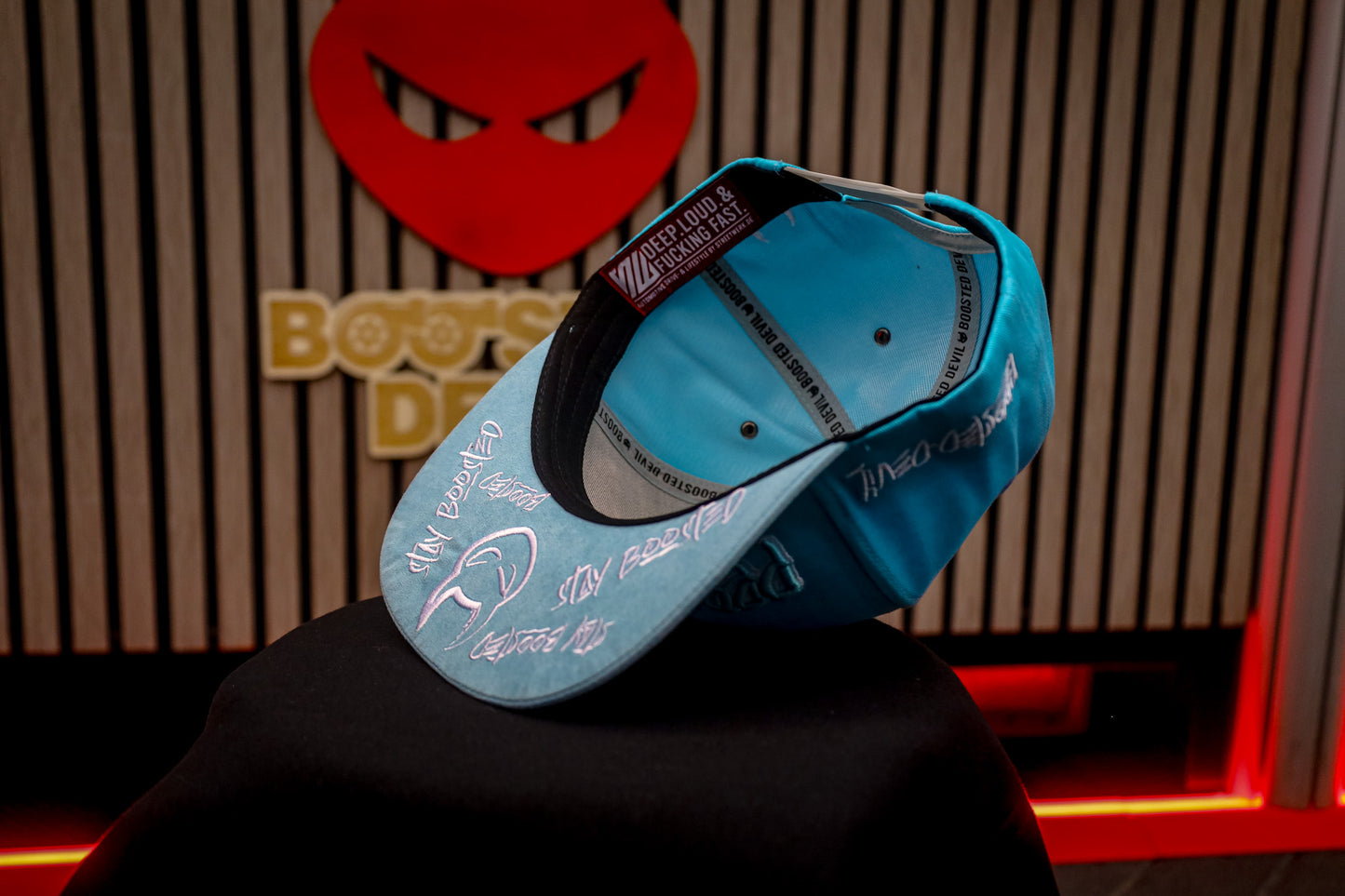 Premium Snapback Cap - BABYBLAU - Exklusives Design mit Alcantara-Schirm - LIMITIERT